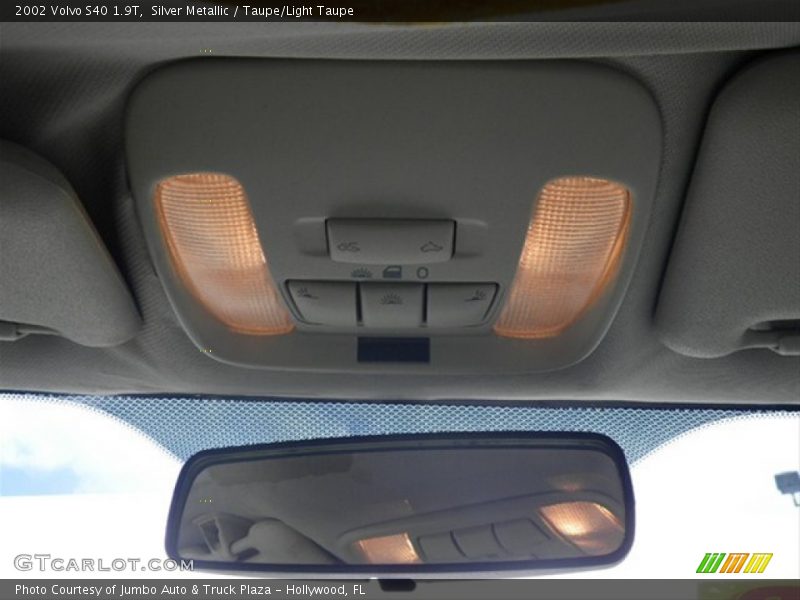 Silver Metallic / Taupe/Light Taupe 2002 Volvo S40 1.9T
