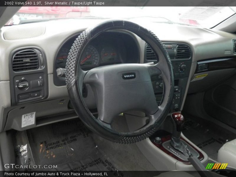 Silver Metallic / Taupe/Light Taupe 2002 Volvo S40 1.9T
