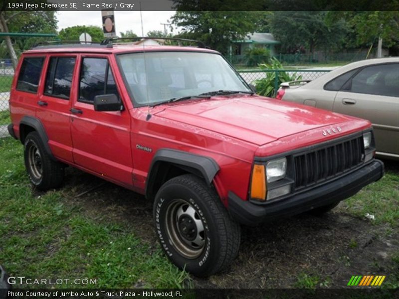 Front 3/4 View of 1994 Cherokee SE