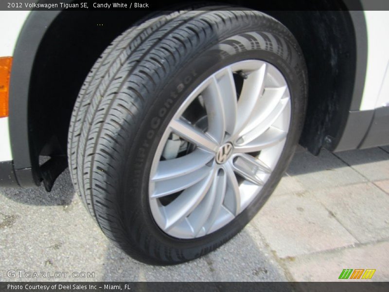 Candy White / Black 2012 Volkswagen Tiguan SE