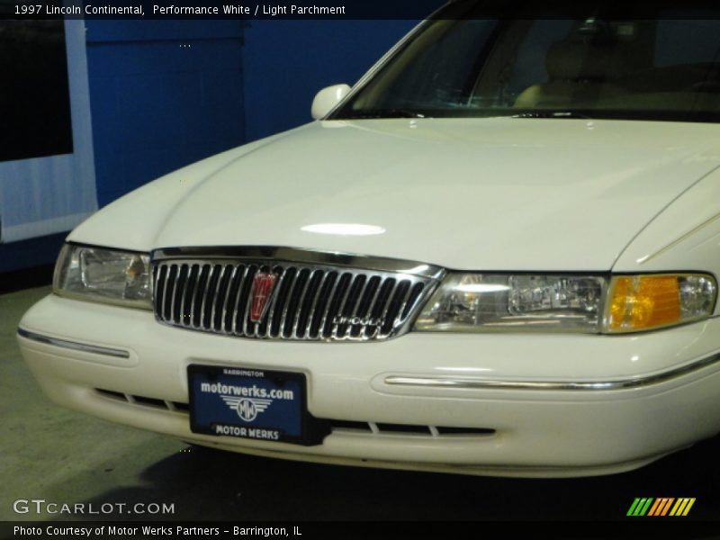 Performance White / Light Parchment 1997 Lincoln Continental