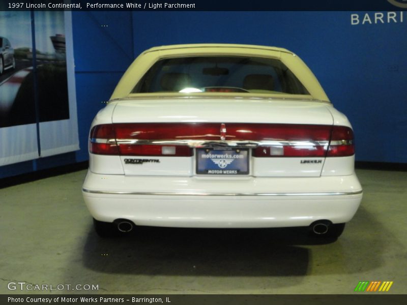 Performance White / Light Parchment 1997 Lincoln Continental