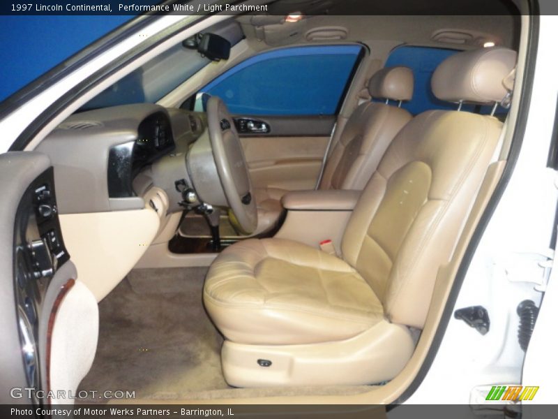 Performance White / Light Parchment 1997 Lincoln Continental