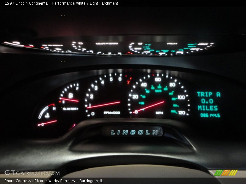 Performance White / Light Parchment 1997 Lincoln Continental