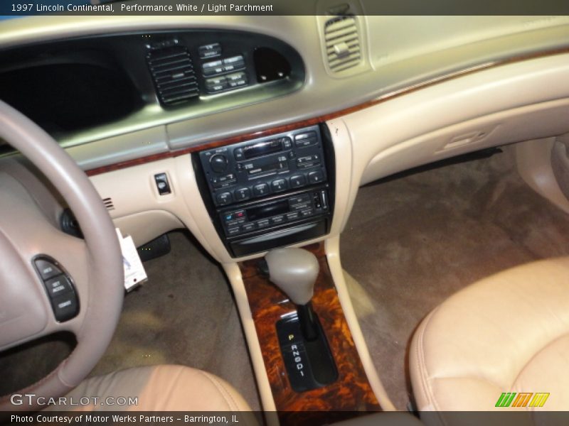 Performance White / Light Parchment 1997 Lincoln Continental
