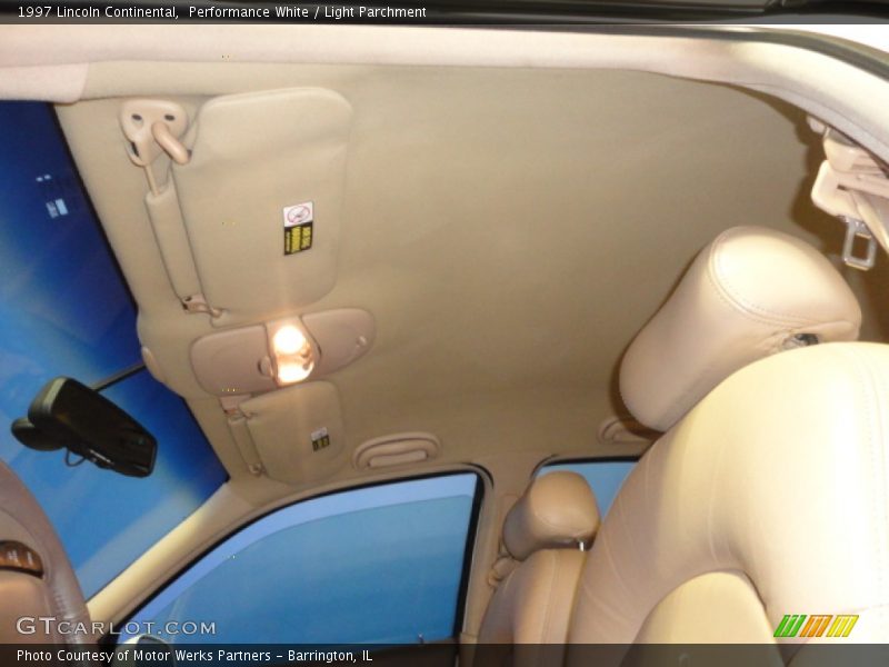 Performance White / Light Parchment 1997 Lincoln Continental