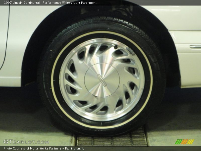 Performance White / Light Parchment 1997 Lincoln Continental