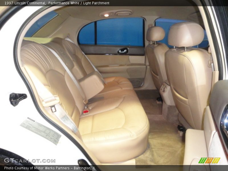 Performance White / Light Parchment 1997 Lincoln Continental