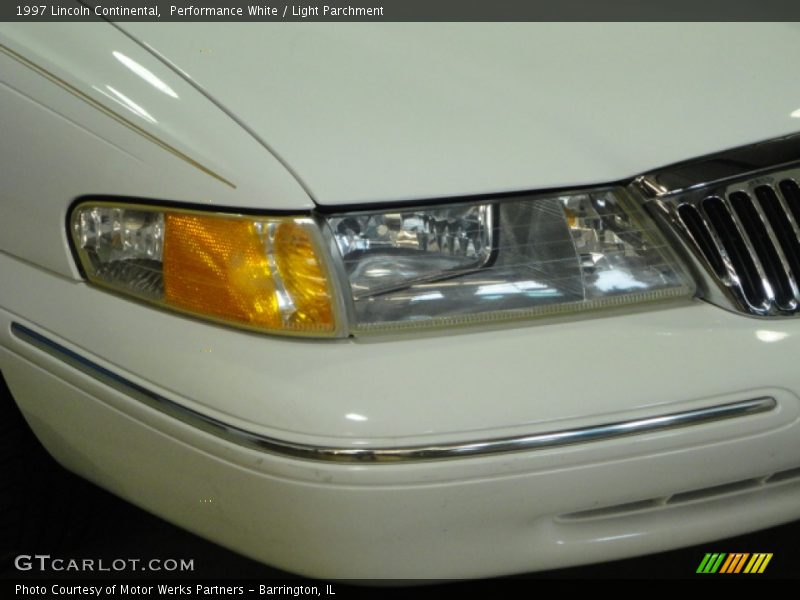 Performance White / Light Parchment 1997 Lincoln Continental