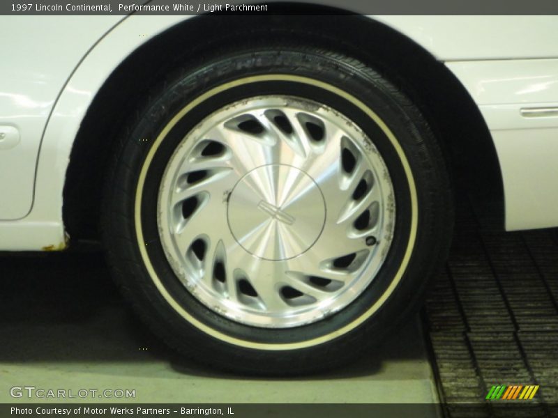 Performance White / Light Parchment 1997 Lincoln Continental