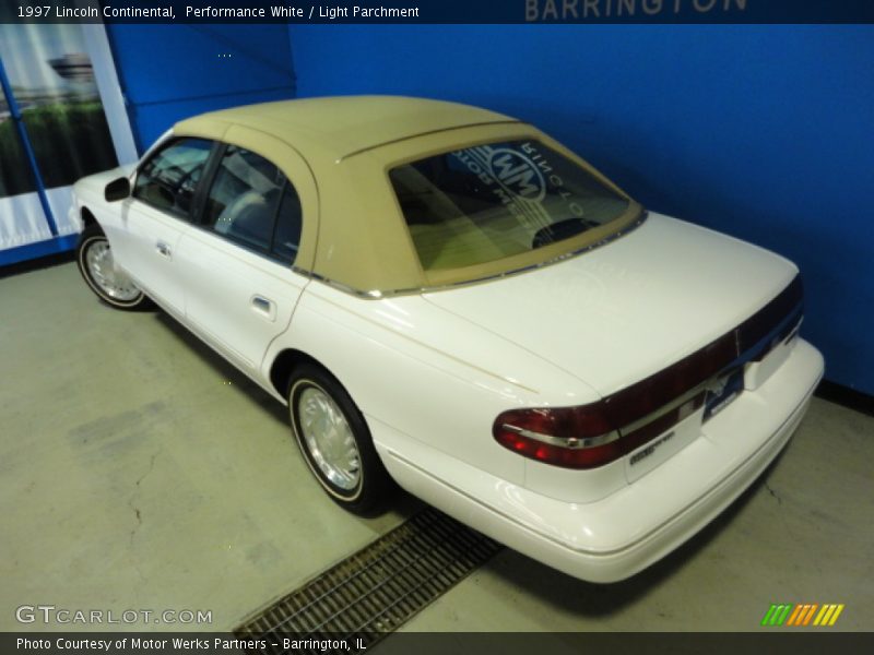 Performance White / Light Parchment 1997 Lincoln Continental