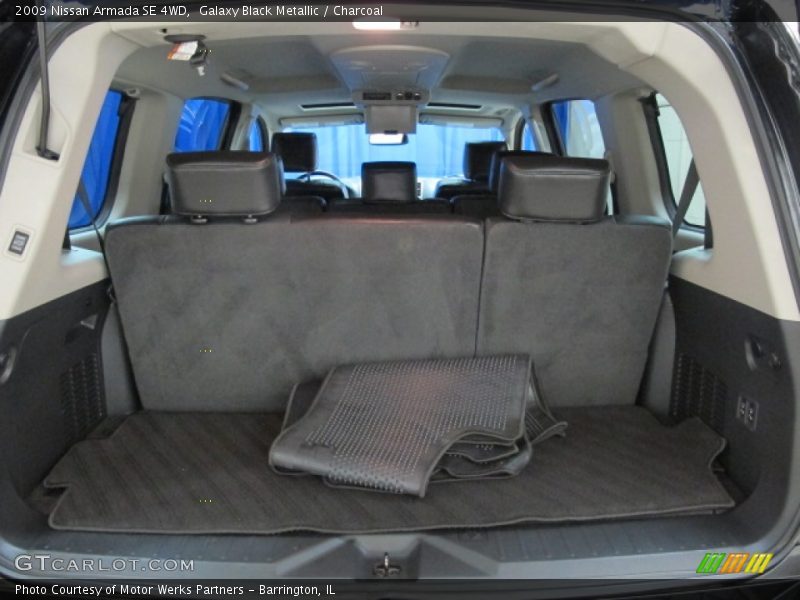  2009 Armada SE 4WD Trunk