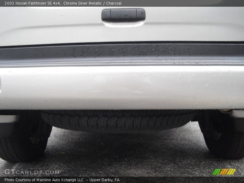 Chrome Silver Metallic / Charcoal 2003 Nissan Pathfinder SE 4x4