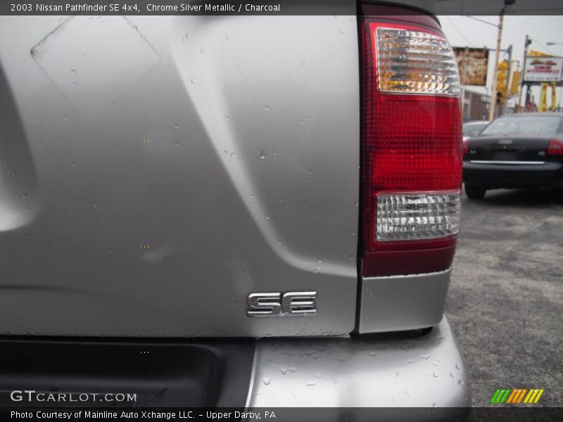 Chrome Silver Metallic / Charcoal 2003 Nissan Pathfinder SE 4x4