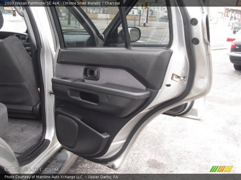Chrome Silver Metallic / Charcoal 2003 Nissan Pathfinder SE 4x4