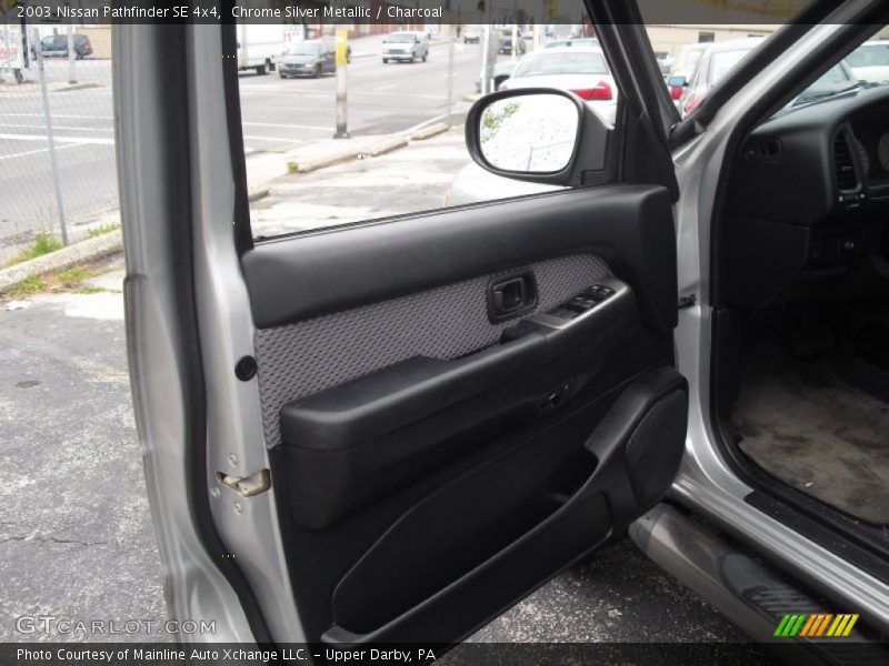 Chrome Silver Metallic / Charcoal 2003 Nissan Pathfinder SE 4x4