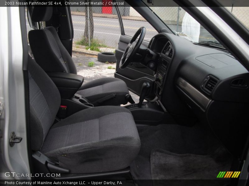 Chrome Silver Metallic / Charcoal 2003 Nissan Pathfinder SE 4x4