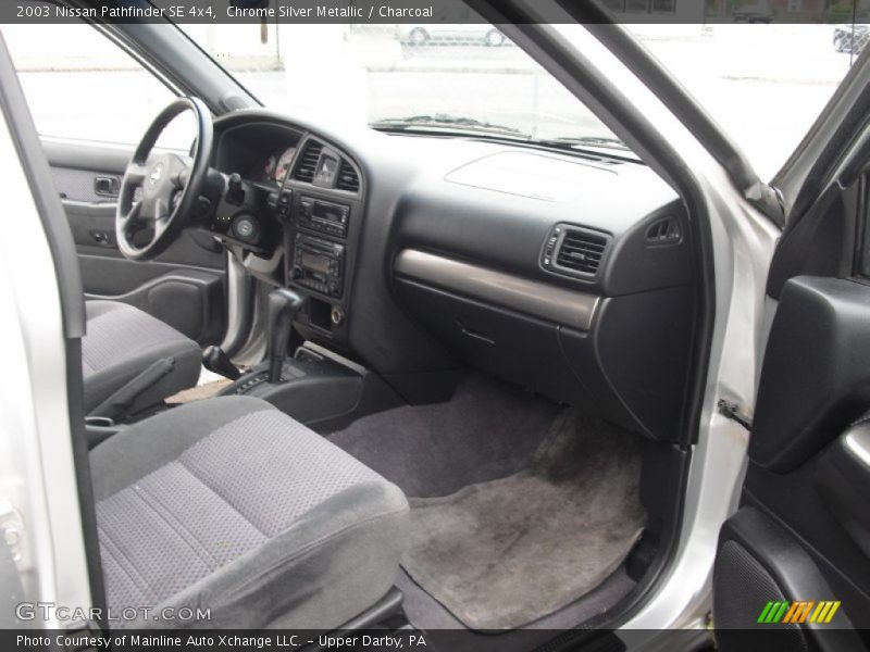 Chrome Silver Metallic / Charcoal 2003 Nissan Pathfinder SE 4x4