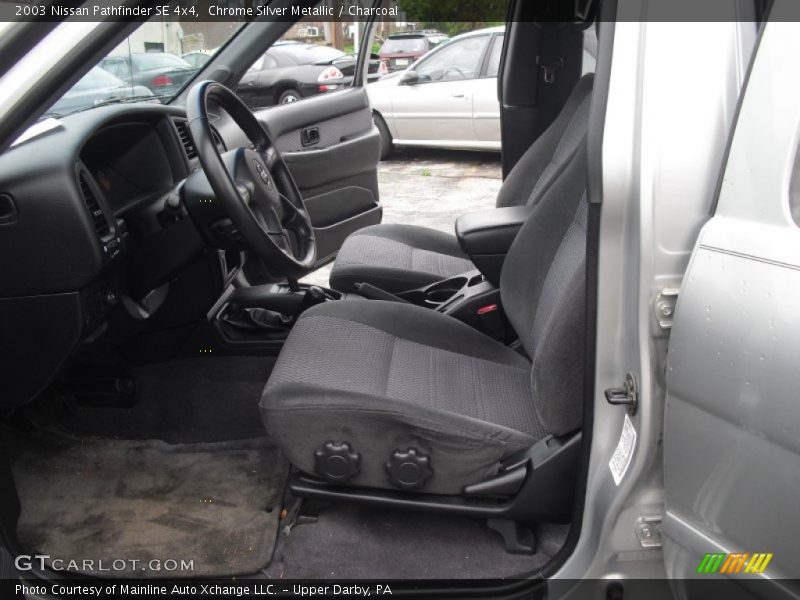 Chrome Silver Metallic / Charcoal 2003 Nissan Pathfinder SE 4x4