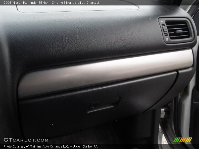 Chrome Silver Metallic / Charcoal 2003 Nissan Pathfinder SE 4x4
