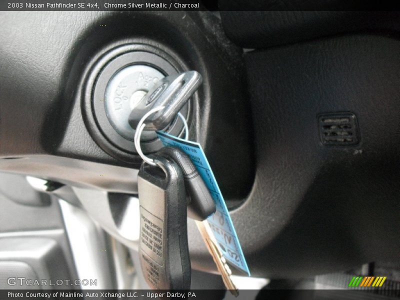 Chrome Silver Metallic / Charcoal 2003 Nissan Pathfinder SE 4x4