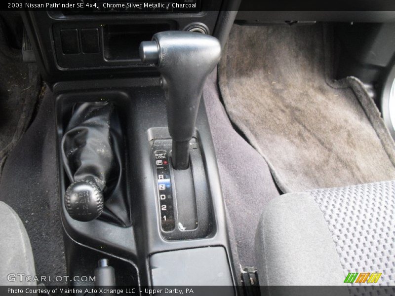 Chrome Silver Metallic / Charcoal 2003 Nissan Pathfinder SE 4x4
