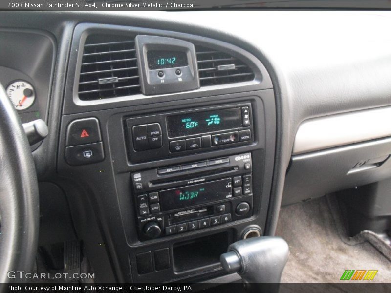 Chrome Silver Metallic / Charcoal 2003 Nissan Pathfinder SE 4x4