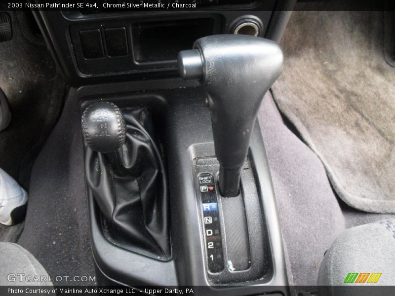 Chrome Silver Metallic / Charcoal 2003 Nissan Pathfinder SE 4x4