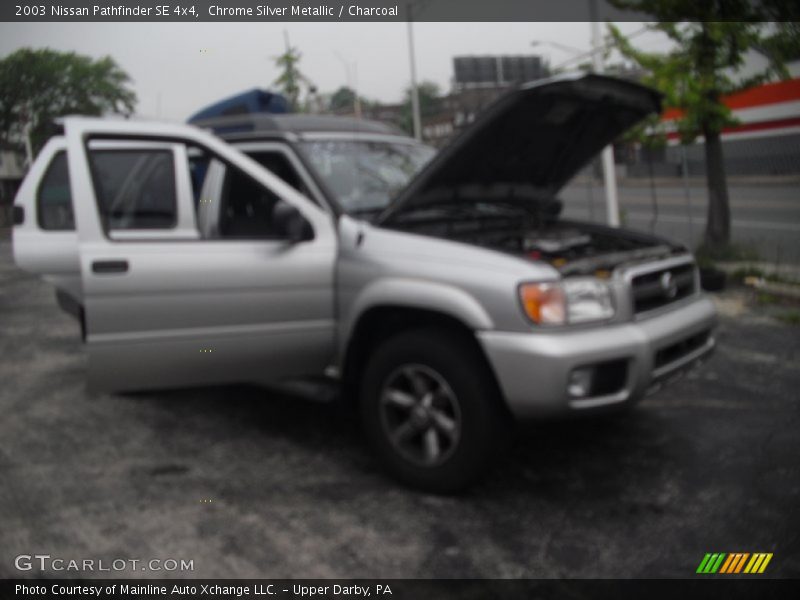 Chrome Silver Metallic / Charcoal 2003 Nissan Pathfinder SE 4x4