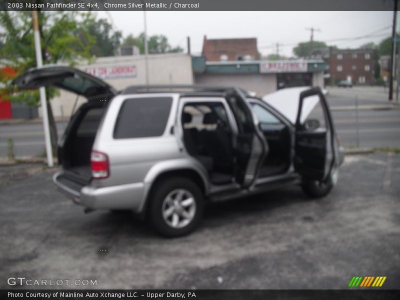 Chrome Silver Metallic / Charcoal 2003 Nissan Pathfinder SE 4x4