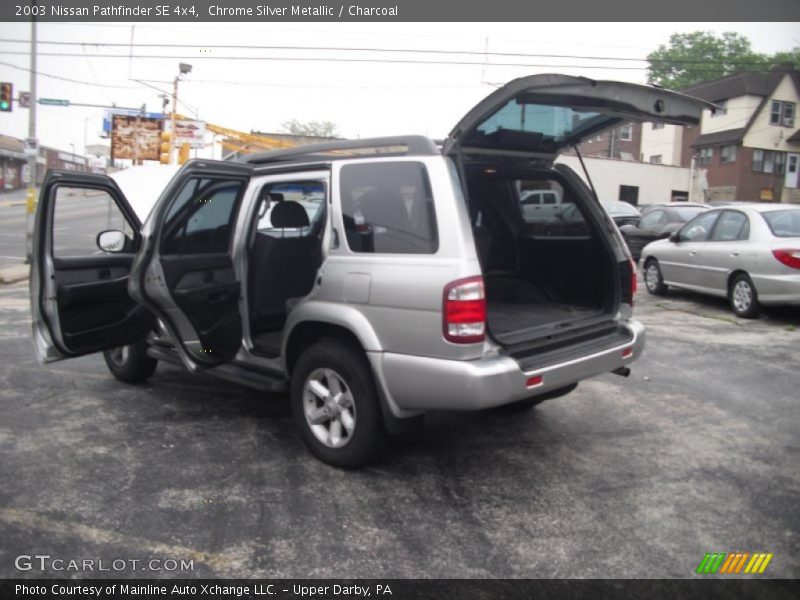 Chrome Silver Metallic / Charcoal 2003 Nissan Pathfinder SE 4x4
