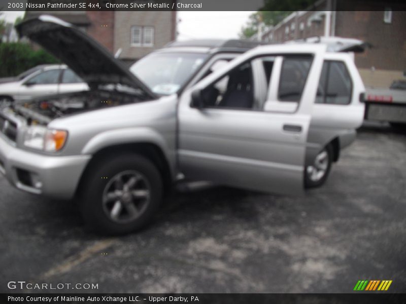 Chrome Silver Metallic / Charcoal 2003 Nissan Pathfinder SE 4x4