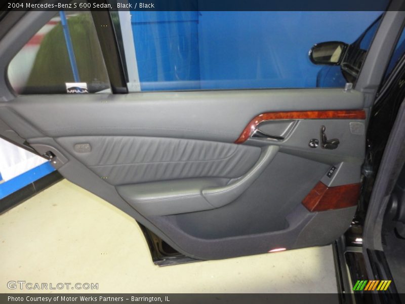 Door Panel of 2004 S 600 Sedan