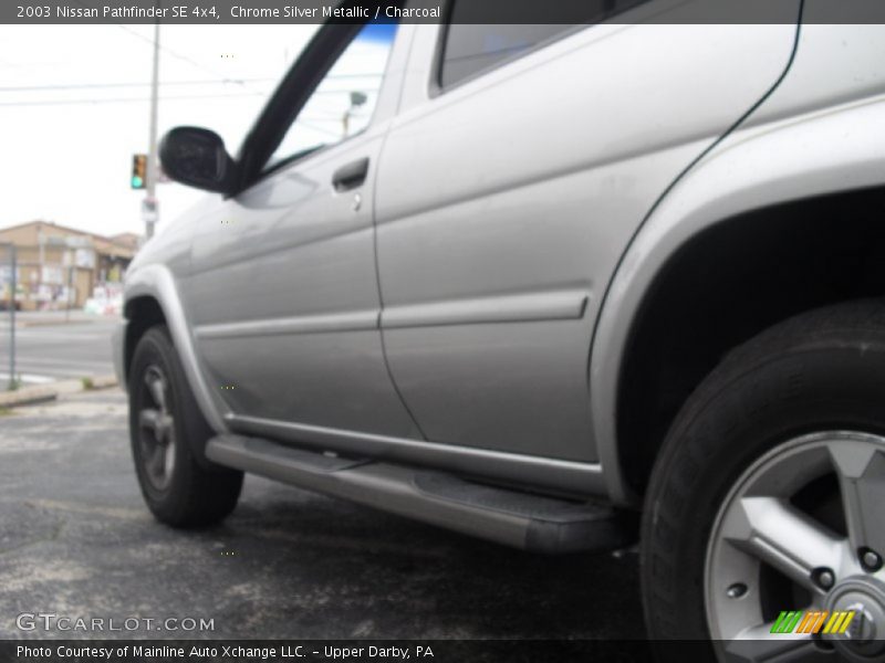 Chrome Silver Metallic / Charcoal 2003 Nissan Pathfinder SE 4x4
