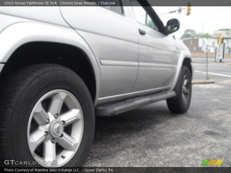 Chrome Silver Metallic / Charcoal 2003 Nissan Pathfinder SE 4x4