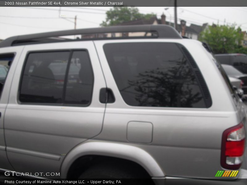 Chrome Silver Metallic / Charcoal 2003 Nissan Pathfinder SE 4x4