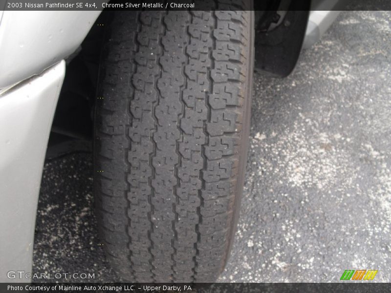 Chrome Silver Metallic / Charcoal 2003 Nissan Pathfinder SE 4x4