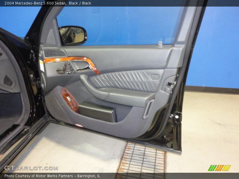 Door Panel of 2004 S 600 Sedan
