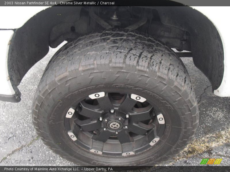 Chrome Silver Metallic / Charcoal 2003 Nissan Pathfinder SE 4x4