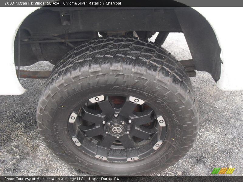 Chrome Silver Metallic / Charcoal 2003 Nissan Pathfinder SE 4x4