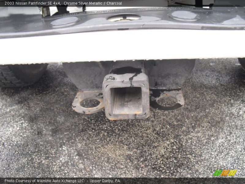 Chrome Silver Metallic / Charcoal 2003 Nissan Pathfinder SE 4x4