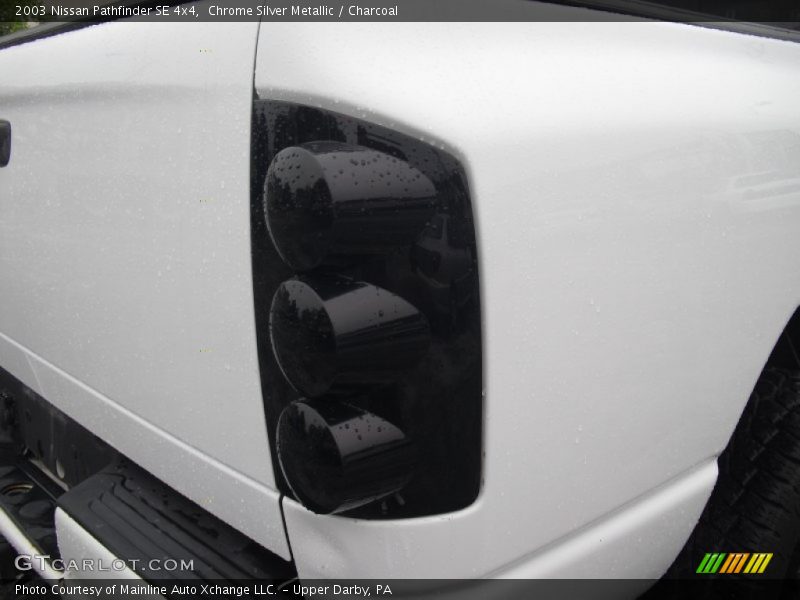 Chrome Silver Metallic / Charcoal 2003 Nissan Pathfinder SE 4x4