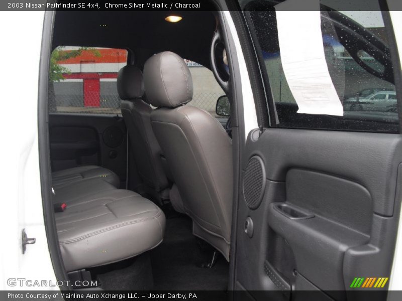Chrome Silver Metallic / Charcoal 2003 Nissan Pathfinder SE 4x4