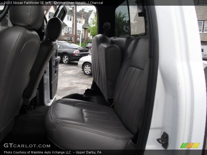Chrome Silver Metallic / Charcoal 2003 Nissan Pathfinder SE 4x4