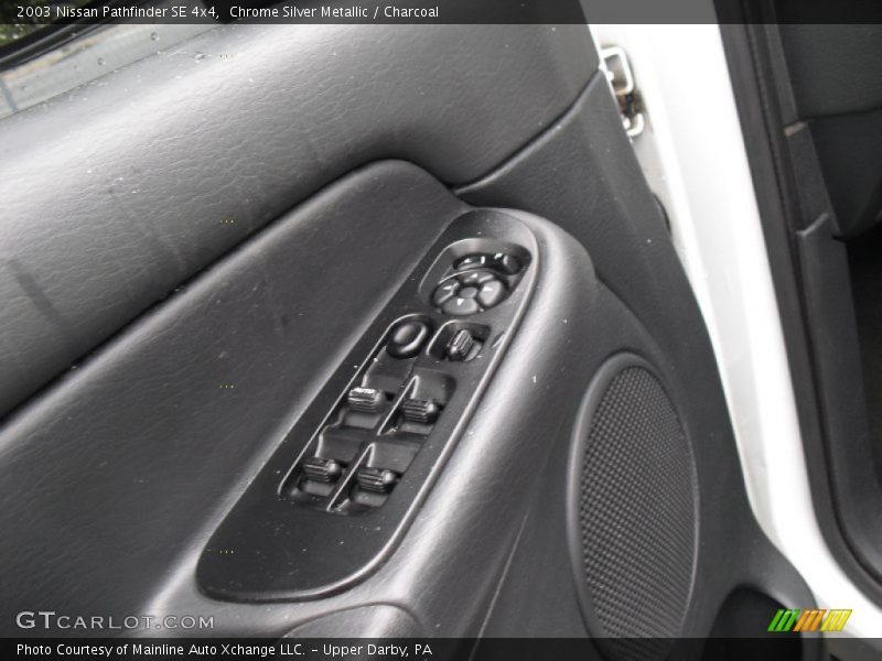 Chrome Silver Metallic / Charcoal 2003 Nissan Pathfinder SE 4x4