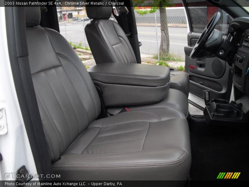 Chrome Silver Metallic / Charcoal 2003 Nissan Pathfinder SE 4x4