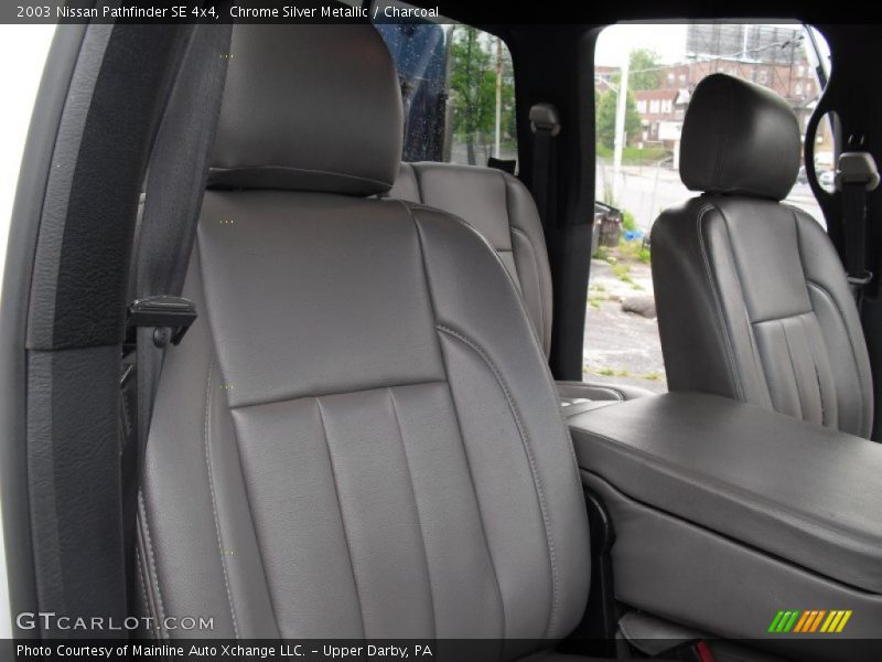 Chrome Silver Metallic / Charcoal 2003 Nissan Pathfinder SE 4x4