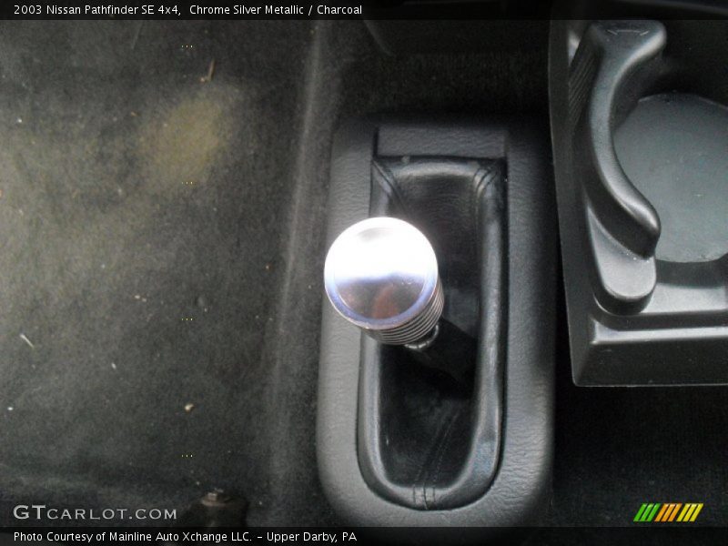 Chrome Silver Metallic / Charcoal 2003 Nissan Pathfinder SE 4x4