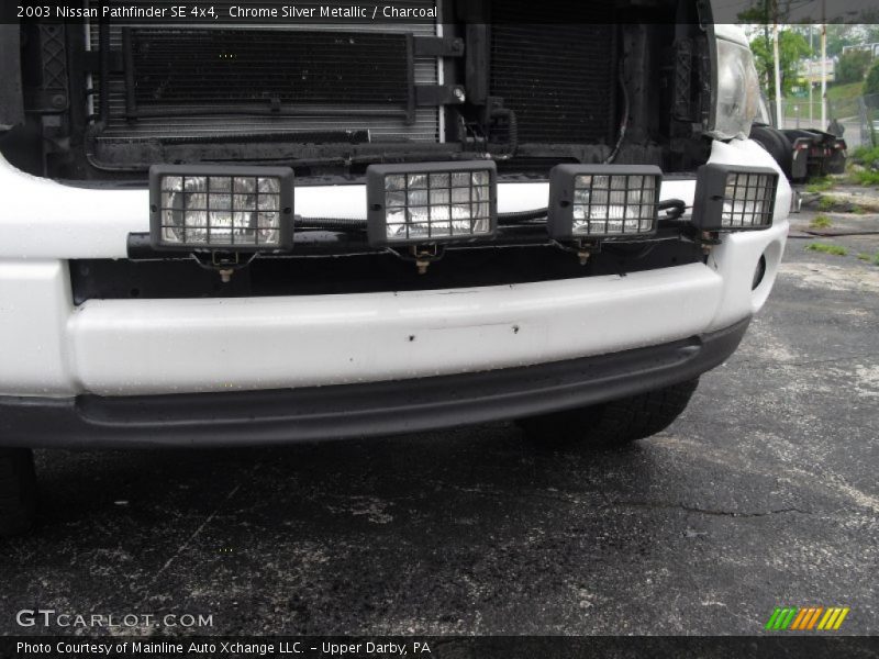 Chrome Silver Metallic / Charcoal 2003 Nissan Pathfinder SE 4x4