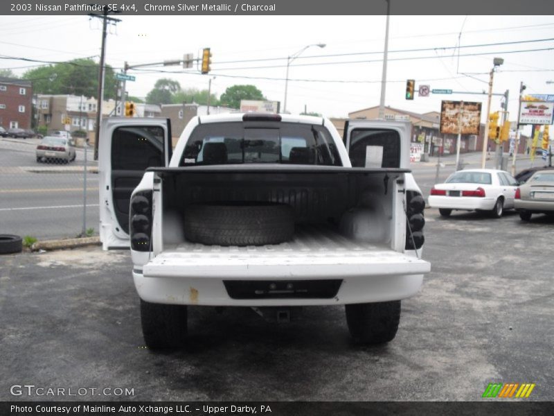 Chrome Silver Metallic / Charcoal 2003 Nissan Pathfinder SE 4x4
